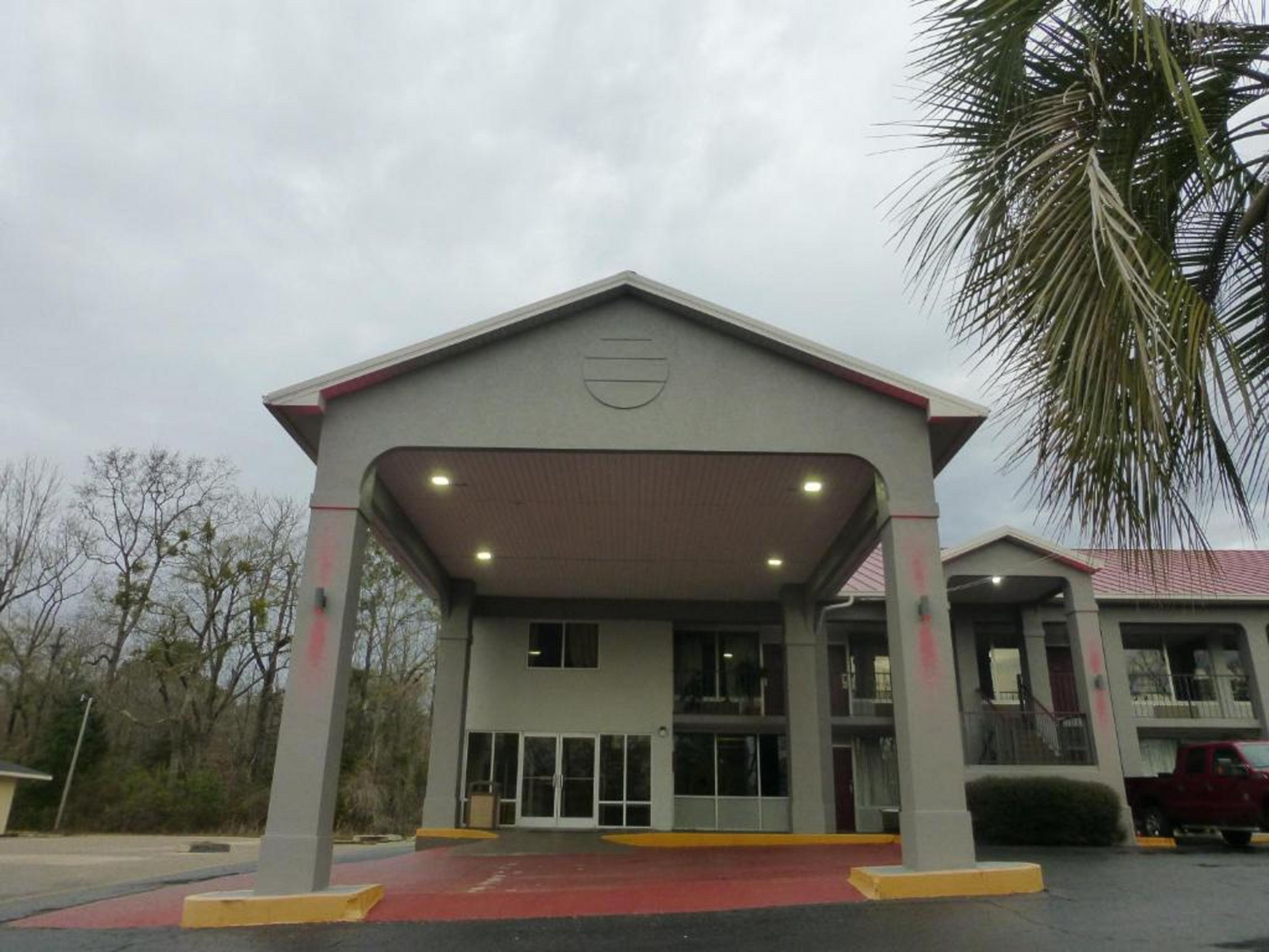 Red Roof Inn Evergreen Exterior photo