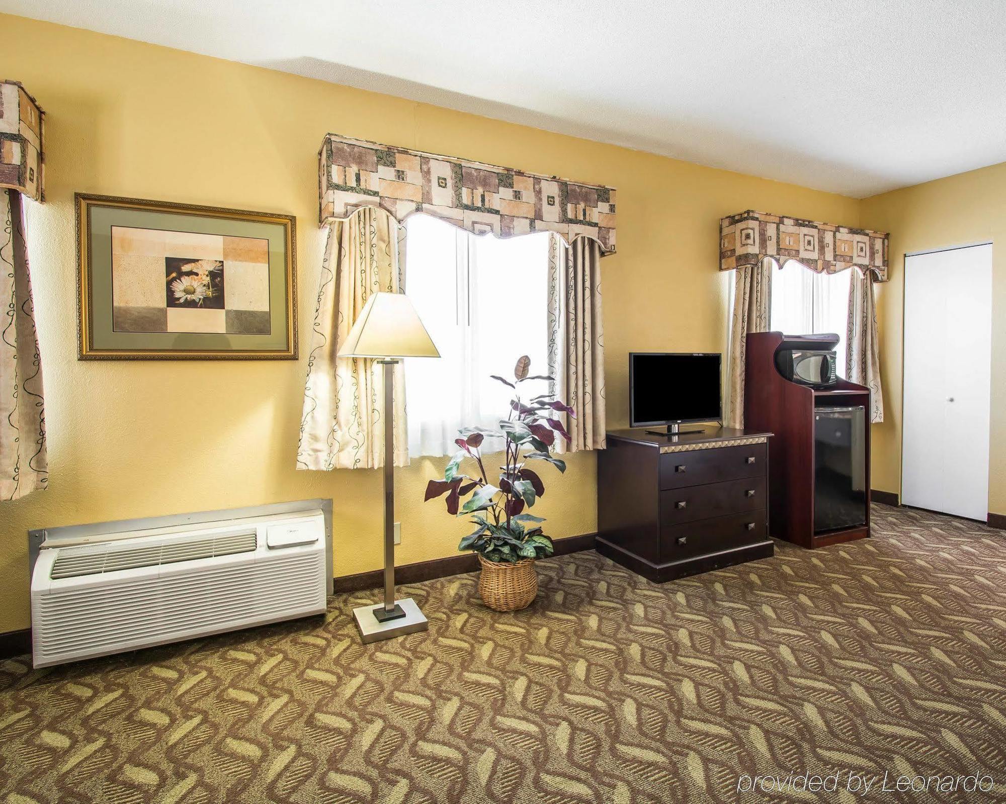 Red Roof Inn Evergreen Exterior photo